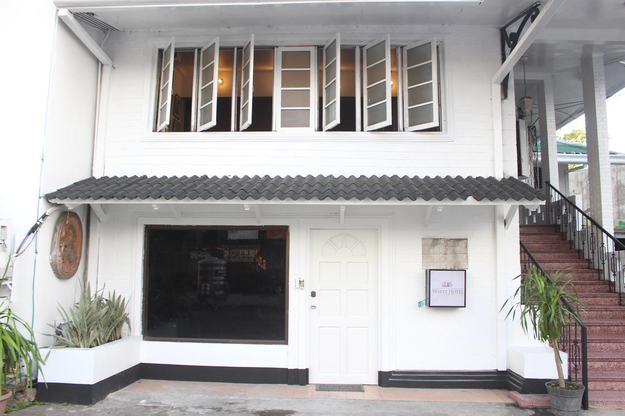 The White Bed And Breakfast Bacolod Buitenkant foto