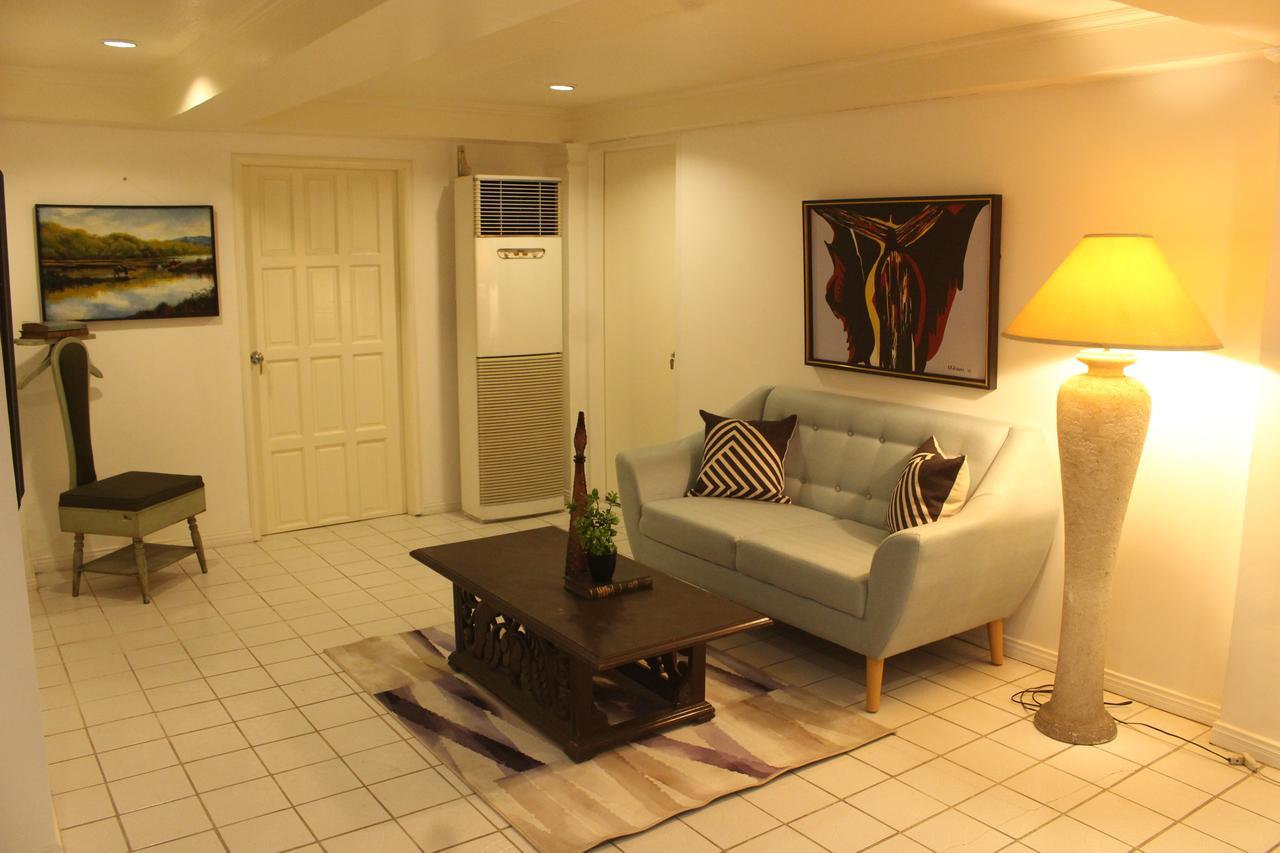 The White Bed And Breakfast Bacolod Buitenkant foto