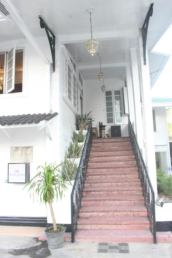 The White Bed And Breakfast Bacolod Buitenkant foto