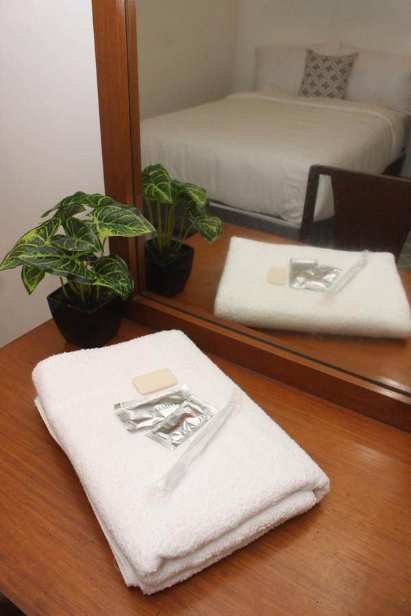 The White Bed And Breakfast Bacolod Buitenkant foto